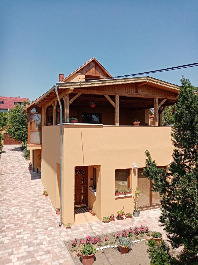 Jazmin-Szieszta Apartmanhaz Balatonfuered ภายนอก รูปภาพ