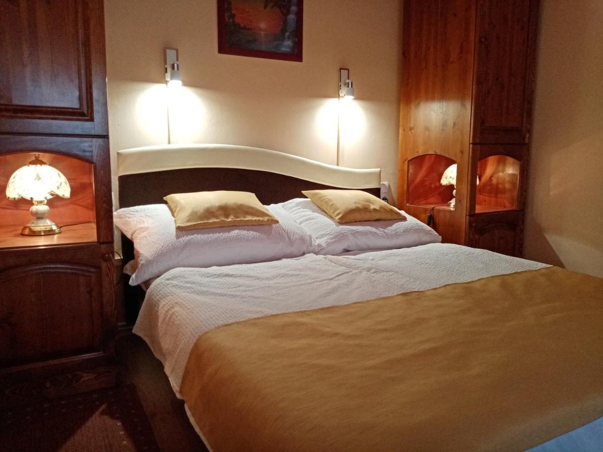 Jazmin-Szieszta Apartmanhaz Balatonfuered ภายนอก รูปภาพ