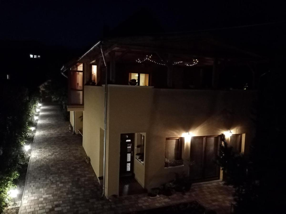 Jazmin-Szieszta Apartmanhaz Balatonfuered ภายนอก รูปภาพ